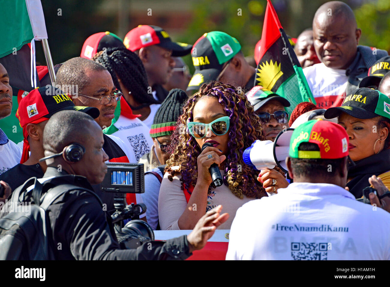 London, UK. 23rd September 2016. Nigerian singer Simi (Simisola Bolatito Ogunleye) speaks in Parliament Square in protest against the continued detention of IPOB's (Indiginous People Of Biafra's) leader Nnamdi Kanu by the Nigerian federal government. Credit:  PjrNews/Alamy Live News Stock Photo