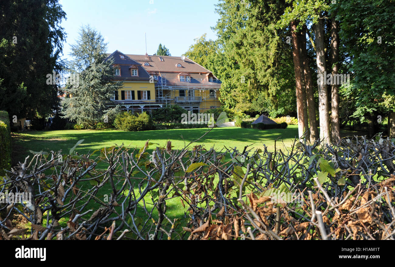 Tutzing, Germany. 22nd Sep, 2016. View of the villa of Thai crown