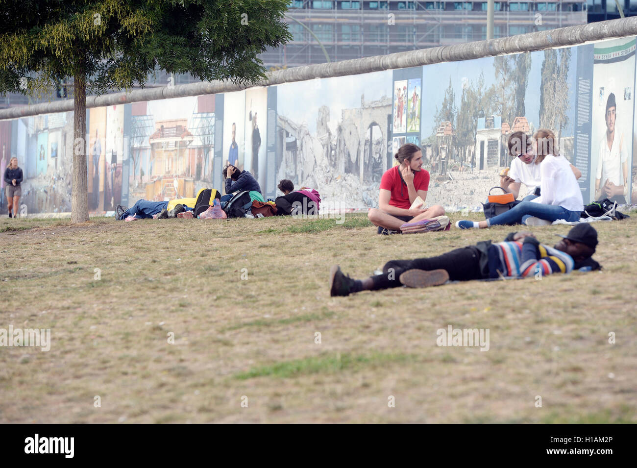 Berlin, Germany. 22nd Sep, 2016. Tourists lying in the park on the