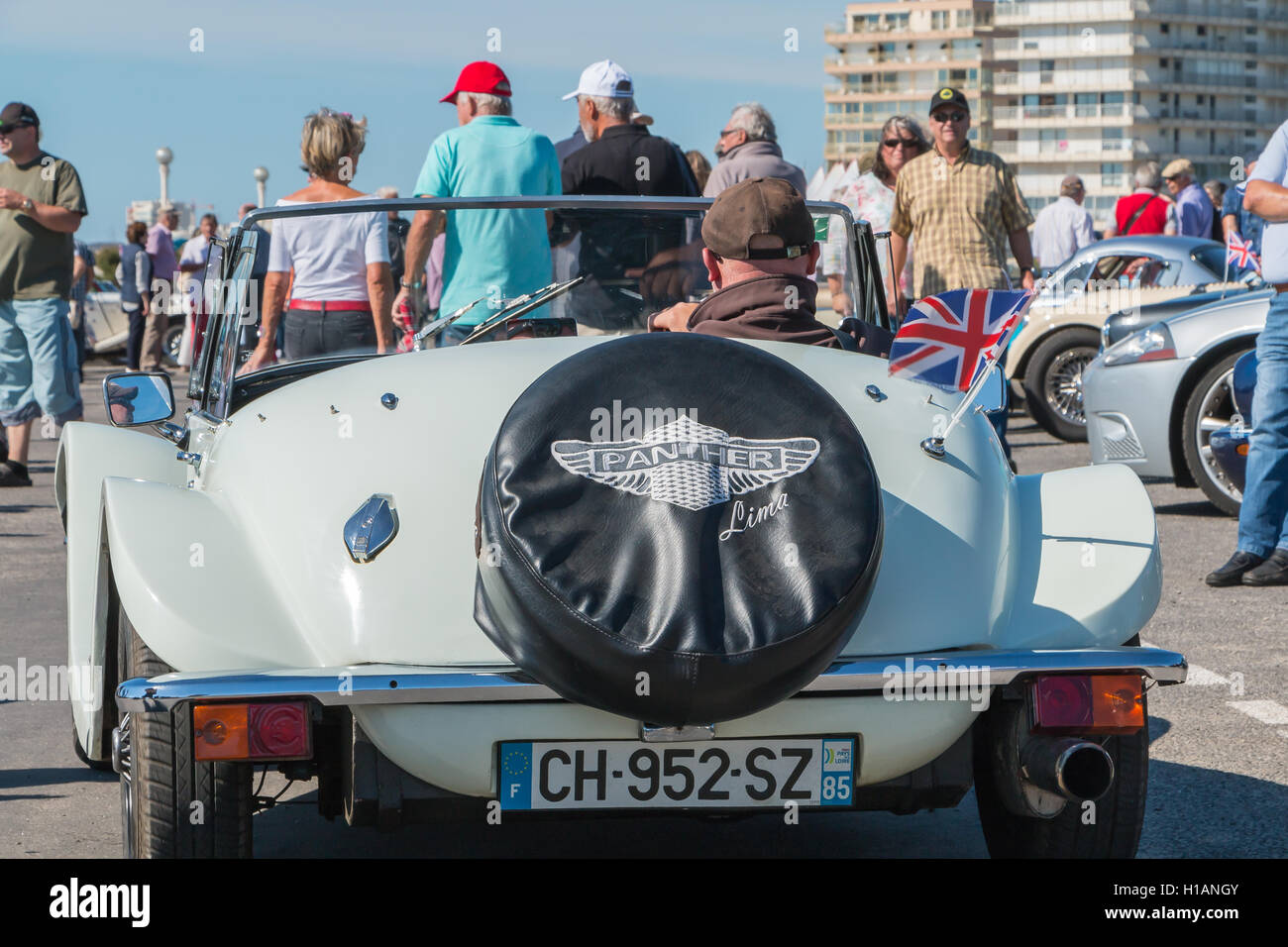 Sables d Olonne, France. 23rd September, 2016. : English vintage car rally in the streets of the city, 'A Nous les Belles Anglaises' - Antique car in the Street Credit:  CLEMENT-MANTION Pierre-Olivier/Alamy Live News Stock Photo