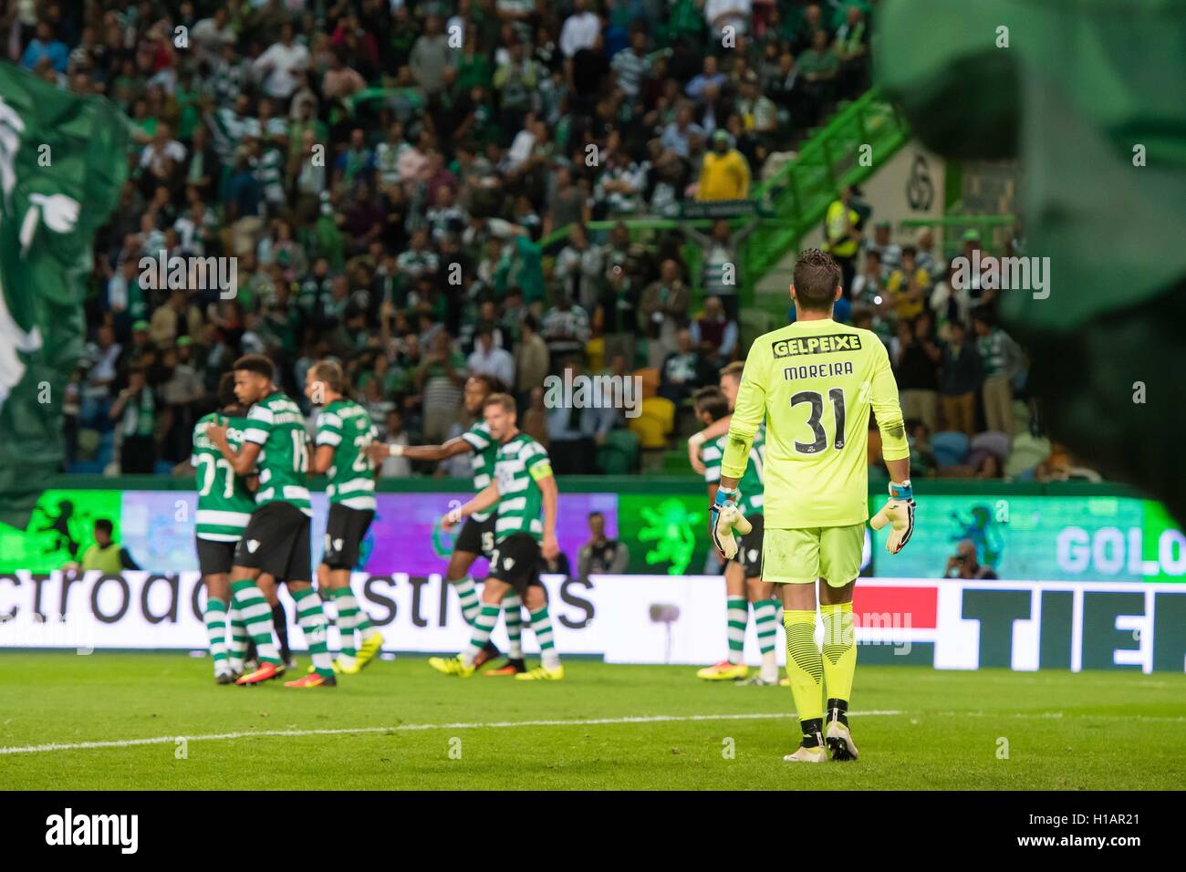 Portugal, Lisbon, Sep. 23, 2016 - PORTUGUESE FOOTBALL - Moreira (R) in action during Portuguese First League match between Sporting and Estoril at Alvalade XXI Stadium, in Lisbon, Portugal. Credit:  Bruno de Carvalho/Alamy Live News Stock Photo