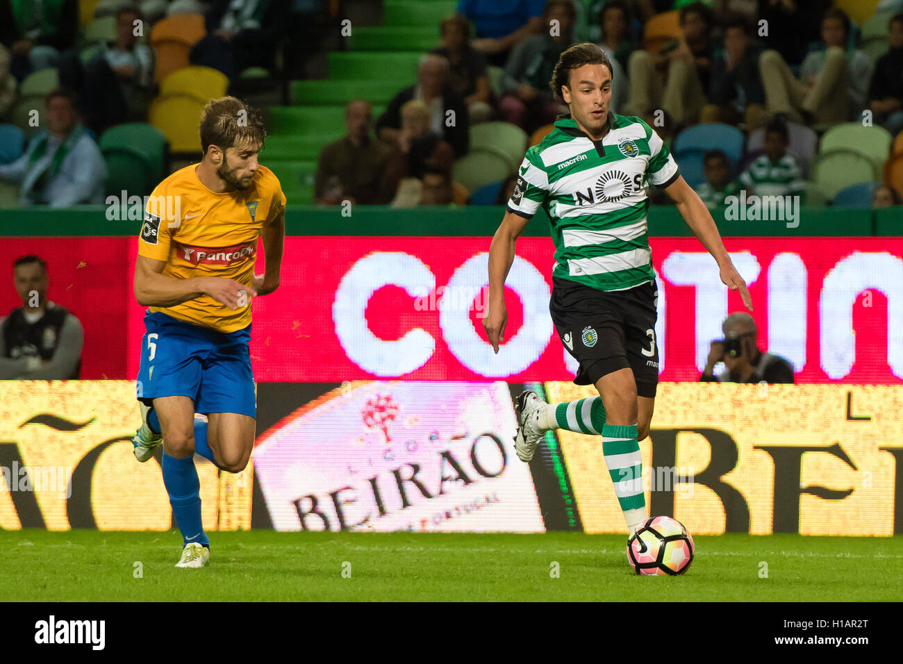Portugal, Lisbon, Sep. 23, 2016 - PORTUGUESE FOOTBALL - Markovic in action during Portuguese First League match between Sporting and Estoril at Alvalade XXI Stadium, in Lisbon, Portugal. Credit:  Bruno de Carvalho/Alamy Live News Stock Photo