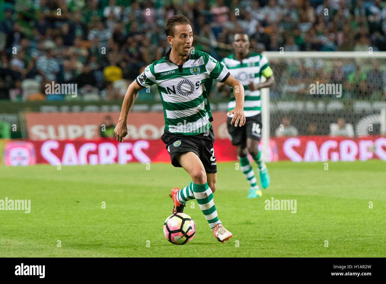 Portugal, Lisbon, Sep. 23, 2016 - PORTUGUESE FOOTBALL - João Pereira in action during Portuguese First League match between Sporting and Estoril at Alvalade XXI Stadium, in Lisbon, Portugal. Credit:  Bruno de Carvalho/Alamy Live News Stock Photo