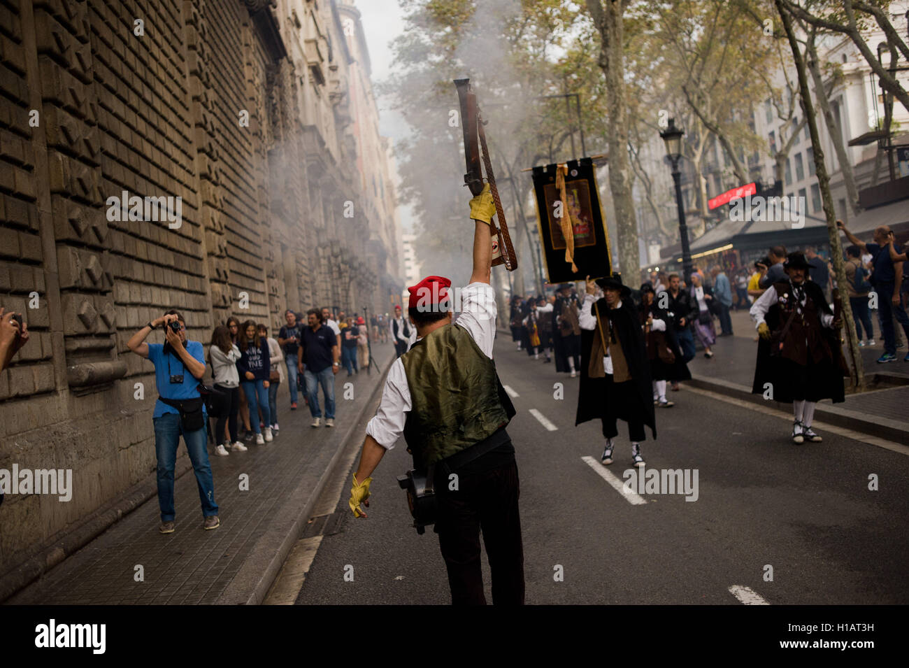 Barcelona, Catalonia, Spain. 24th Sep, 2016. A trabucaire shoot his blunderbuss early in the morning through the streets of Barcelona on the occasion of the celebrations of the Merce Festival (Festes de la Merce). The Galejada Trabucaire marks the beginning of the day of the patron saint of Barcelona, La Merce. Men and women dressed as ancient Catalan bandits take to the streets of the old part of Barcelona and cause a loud noise with his blunderbusses full of gunpowder. © Jordi Boixareu/ZUMA Wire/Alamy Live News Stock Photo