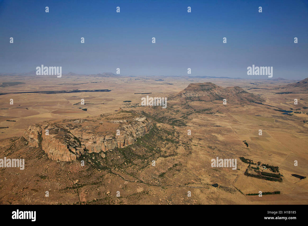 Aerial photograph of the Harrismith mountains: Mount Everest and Mooihoekkop  surrounded by dry Freestate landscape Stock Photo