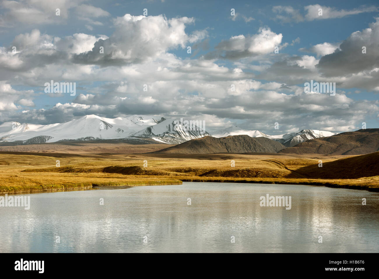 Crystal lake hi-res stock photography and images - Alamy