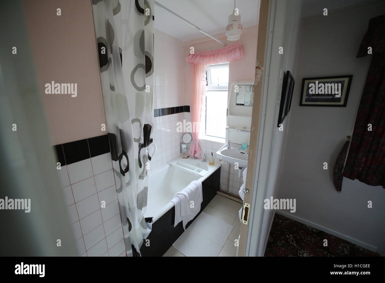 Family bathroom The Family Home of Best, 16 Burren Way