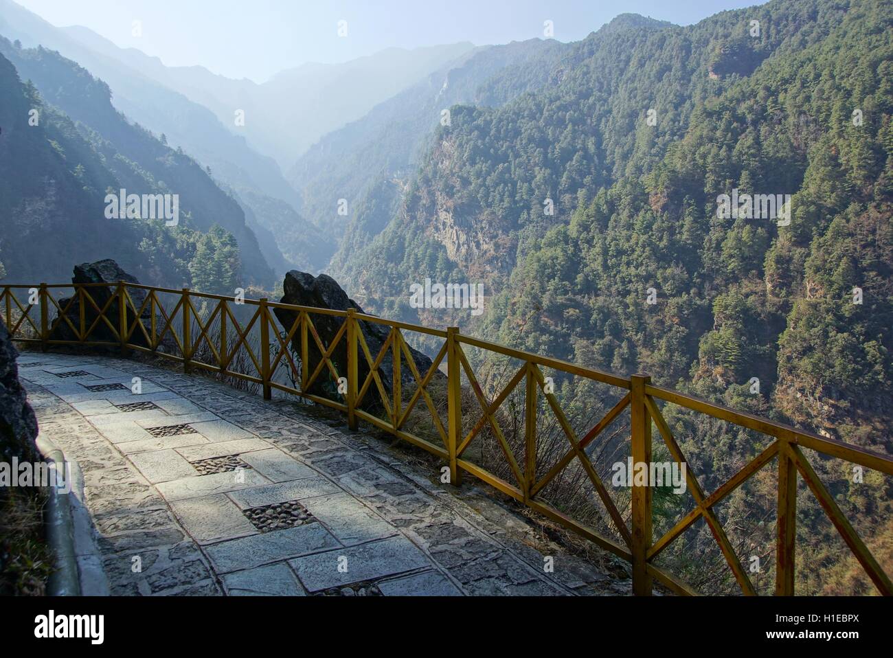 Trekking in Cangshan mountains, Dali, Yunnan province, China Stock ...