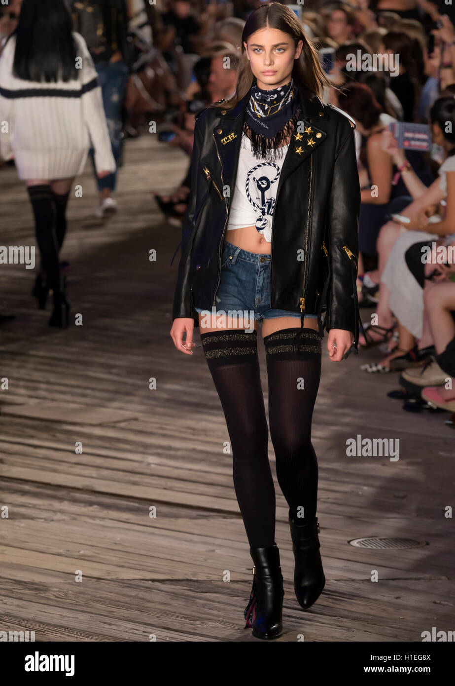 Fashion tommy hilfiger hi-res stock photography and images - Page 17 - Alamy