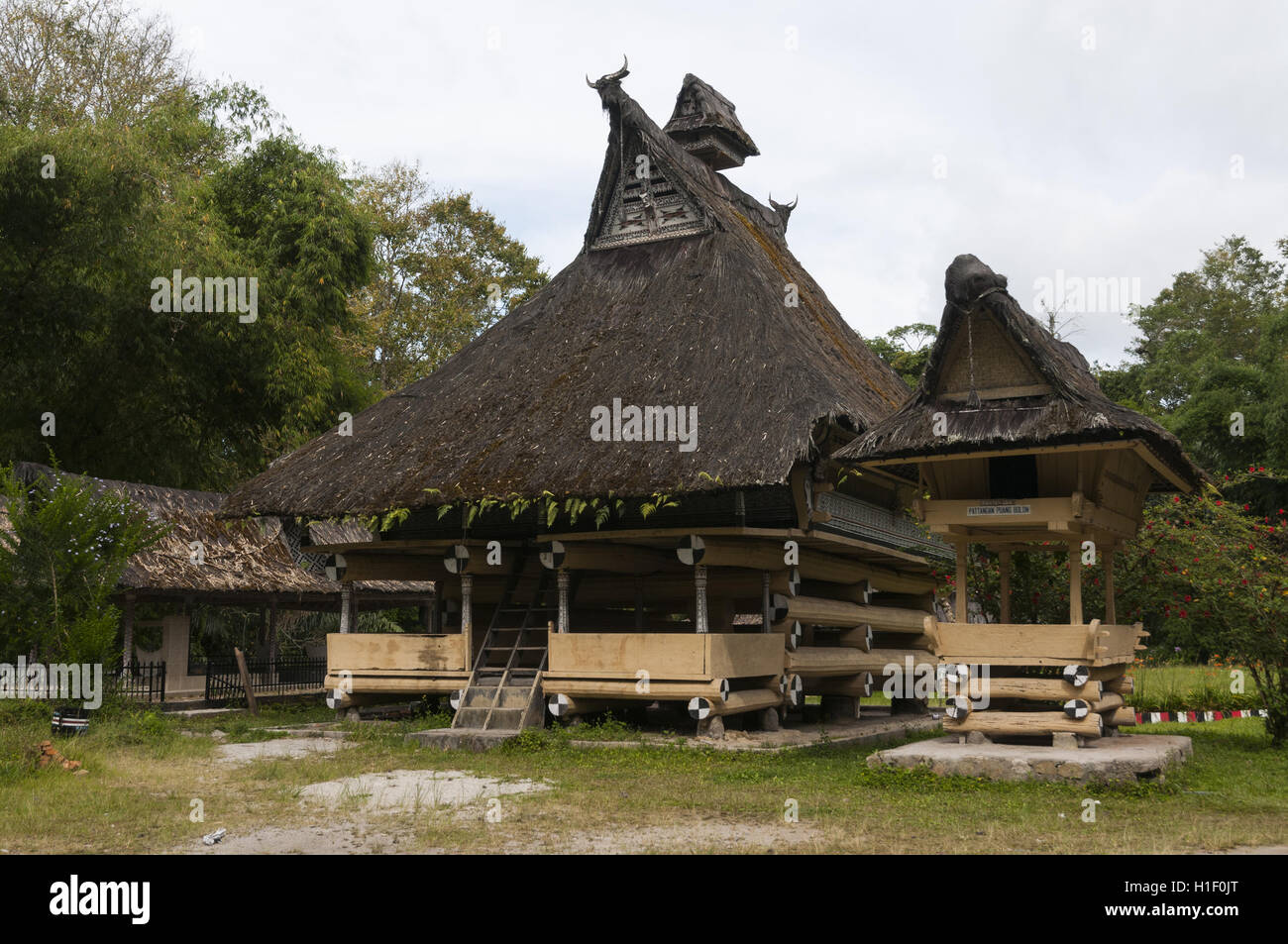 Rumah bolon hi-res stock photography and images - Alamy