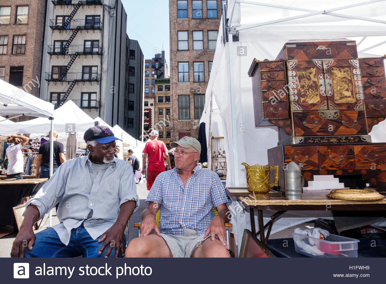 Manhattan New York City Nyc Ny Chelsea Chelsea Flea Market Weekly