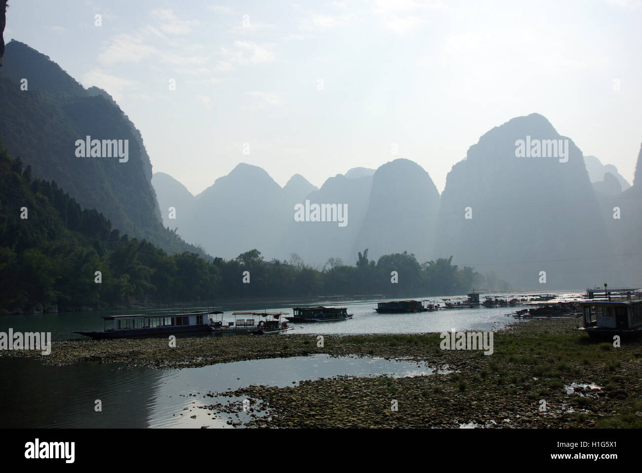 Yu Long river landscape in Yangshuo, Guilin, Guanxi province, China ...