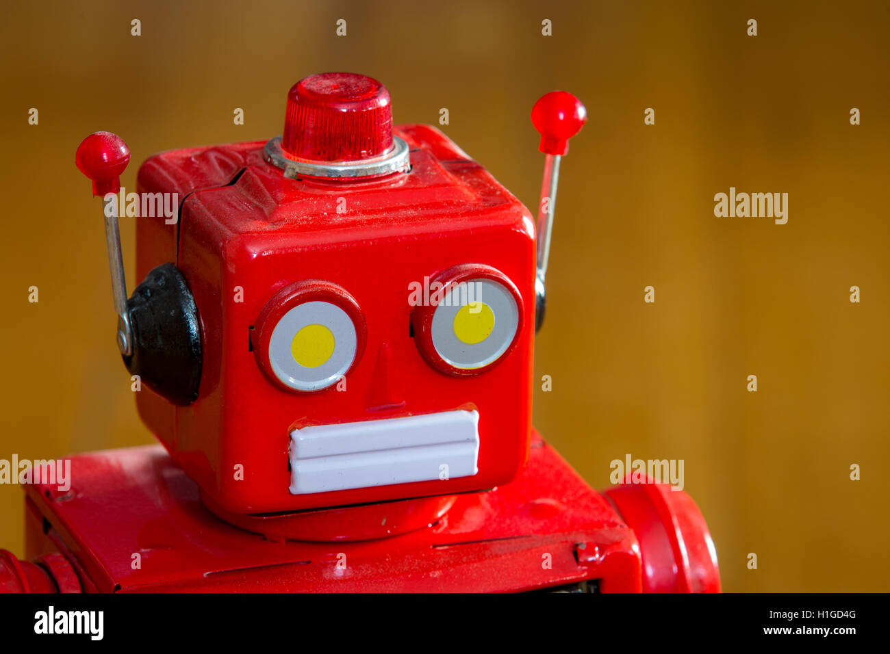Closeup of vintage tin toy robot head shot against light stained hardwood  floor with natural lighting Stock Photo - Alamy