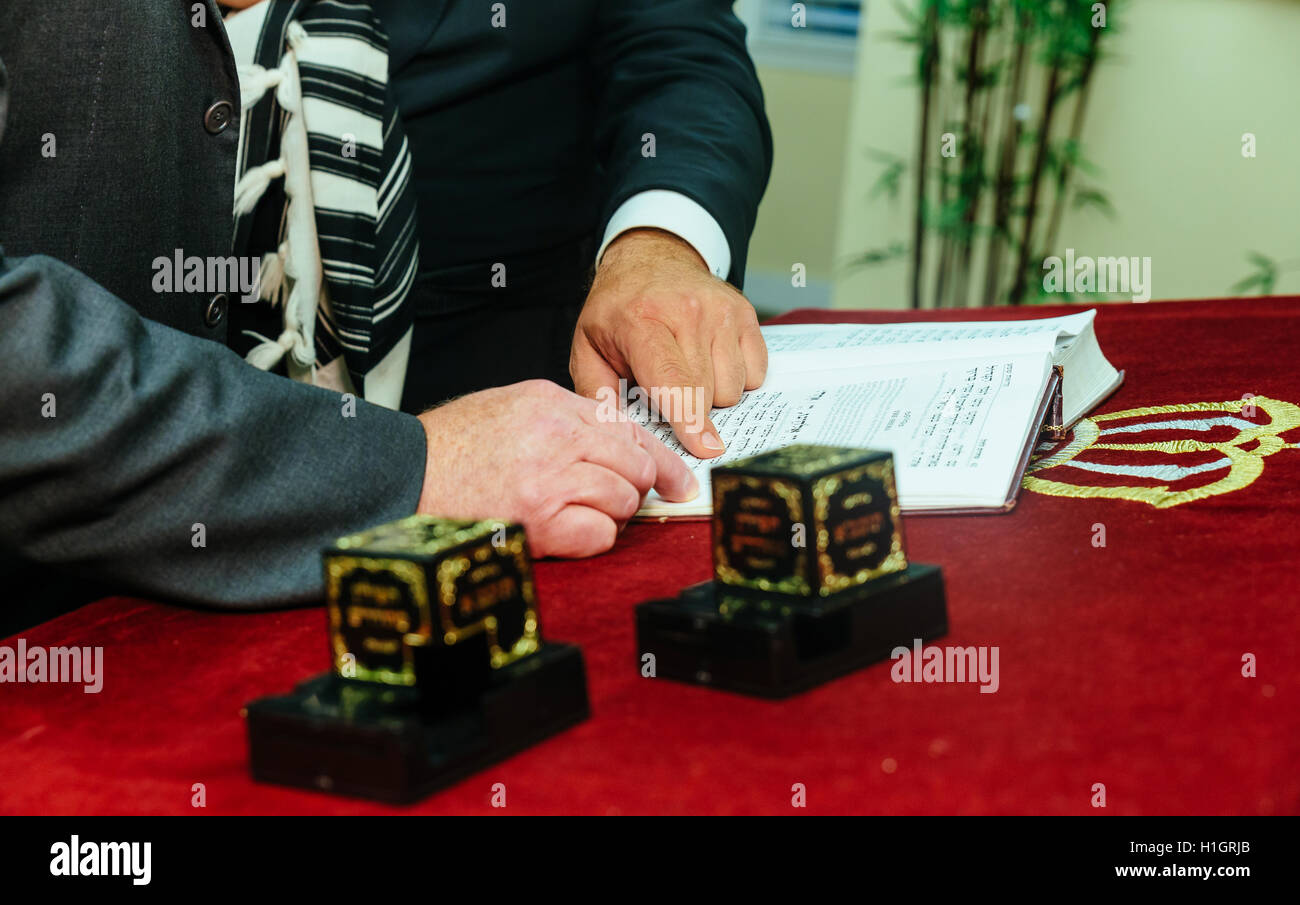 reading the Jewish Torah at Bar Mitzvah Bar Mitzvah Torah reading Stock ...