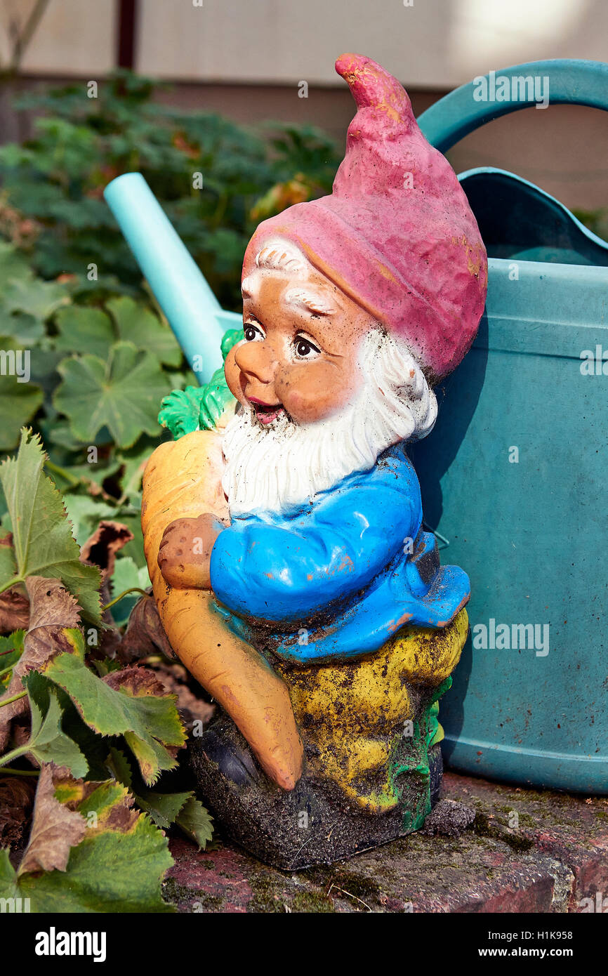 Garden gnome hi-res stock photography and images - Page 6 - Alamy