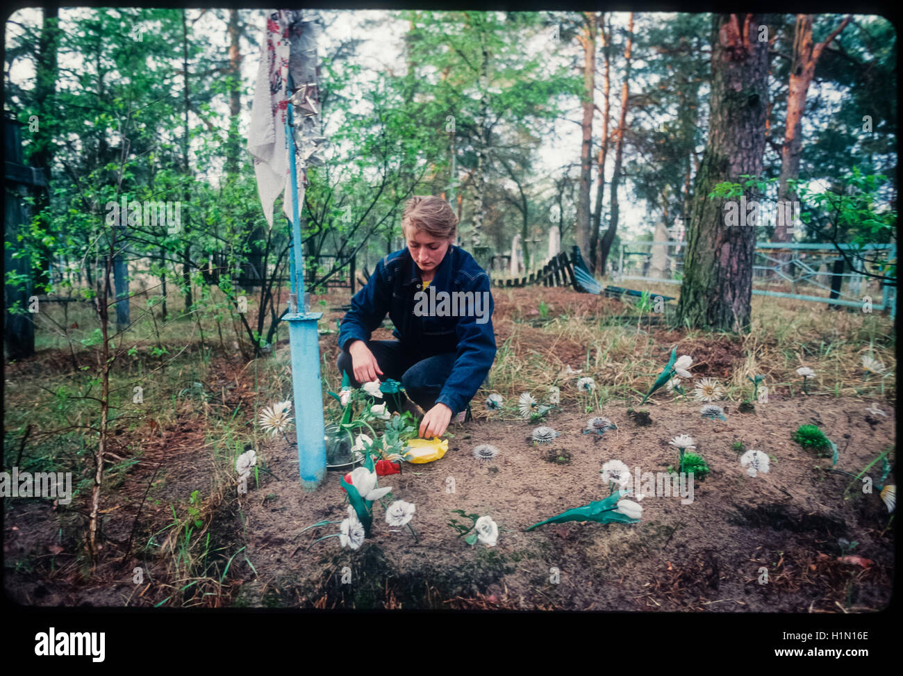 Cemetery of the village of Novy Mir, contaminated and evacuated after the Chernobyl nuclear accident, located in the zone of 30 km around the plant. Ukraine, May 1995. Stock Photo