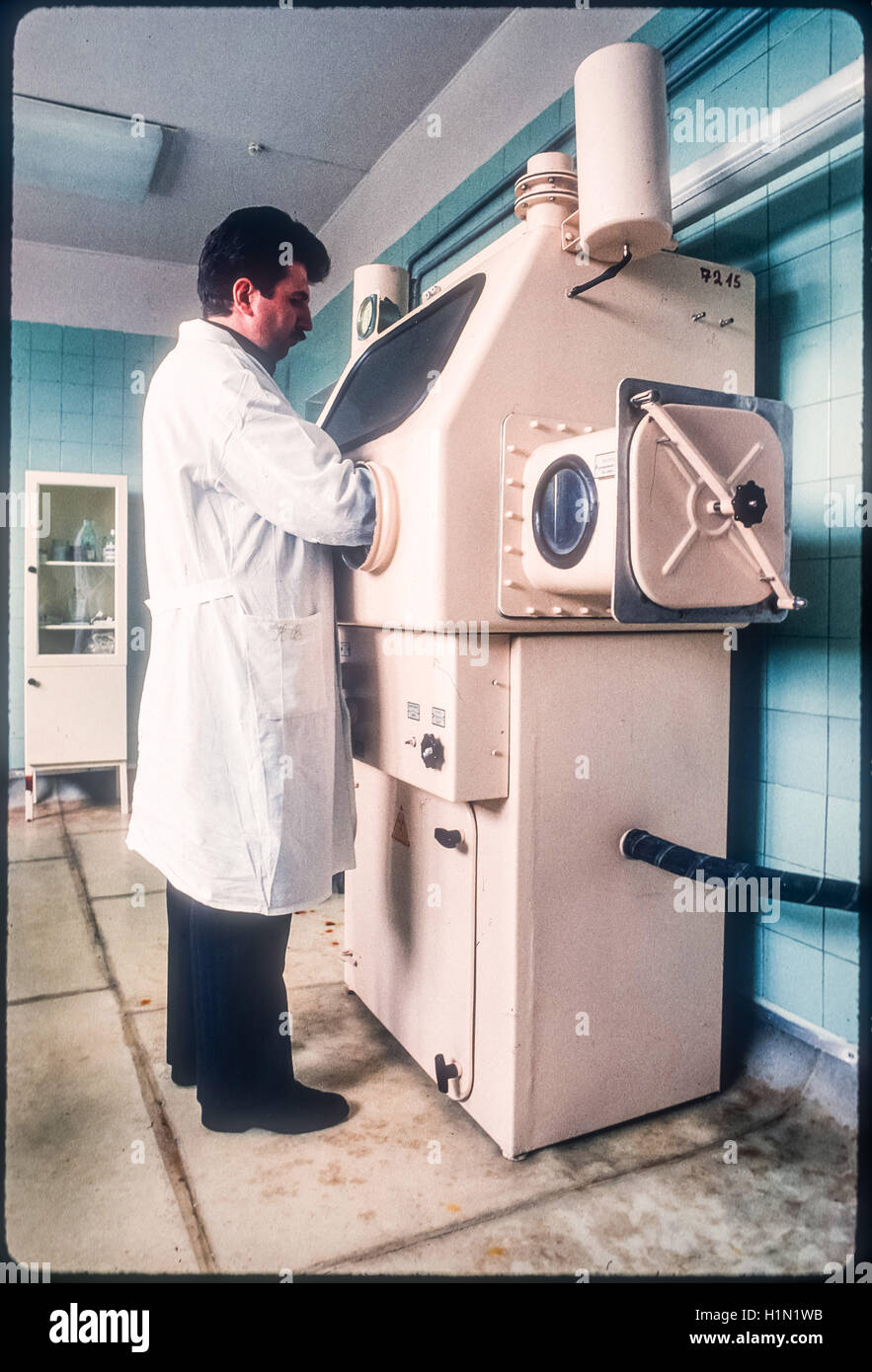 Institute of Endocrinology Professor Tronko, treatment of metastatic cancers of the thyroid by radioactive iodine. Kiev, Ukraine, May 1995. Stock Photo