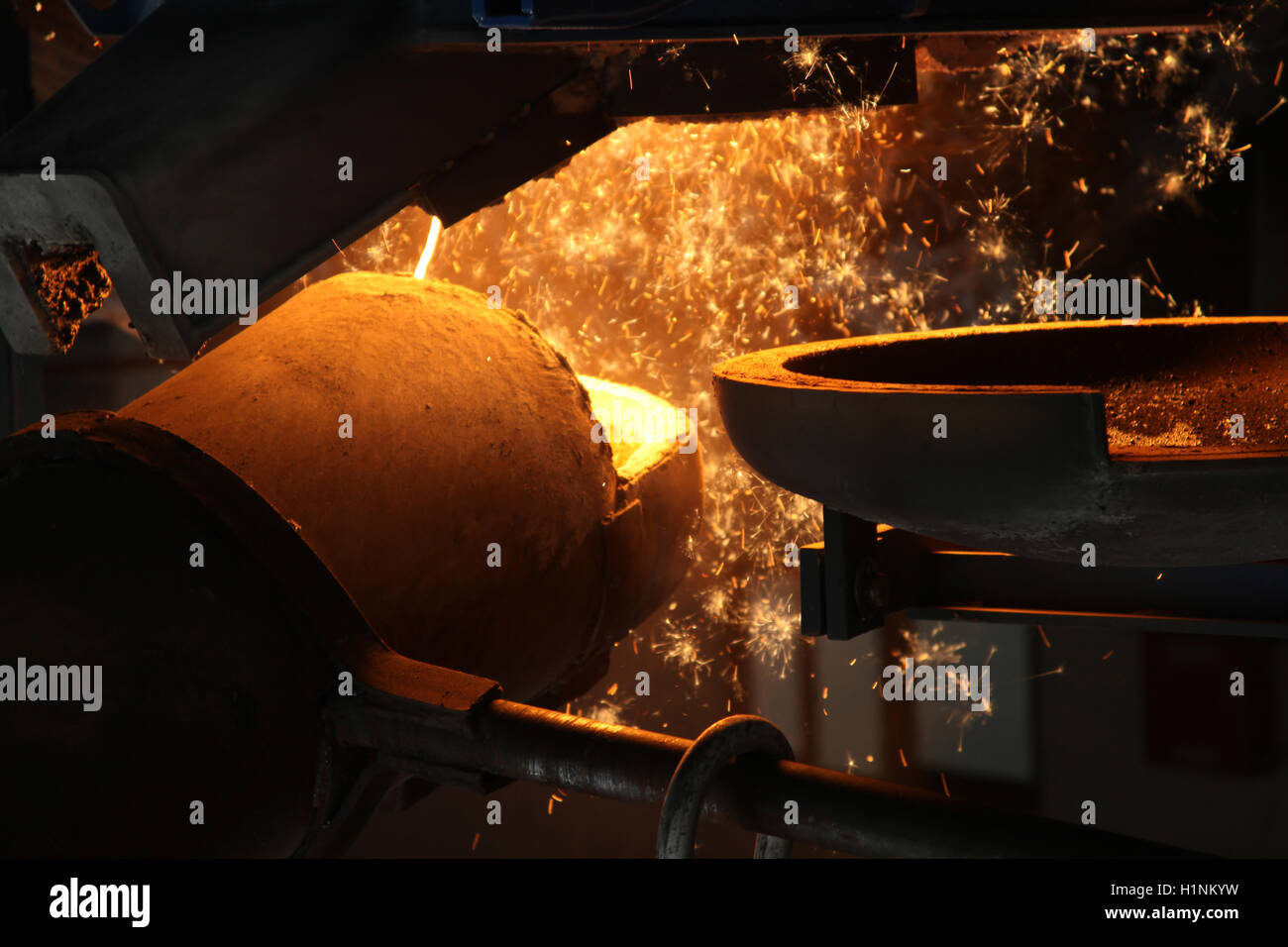 Molten Metal Poured at Foundry Stock Photo Alamy