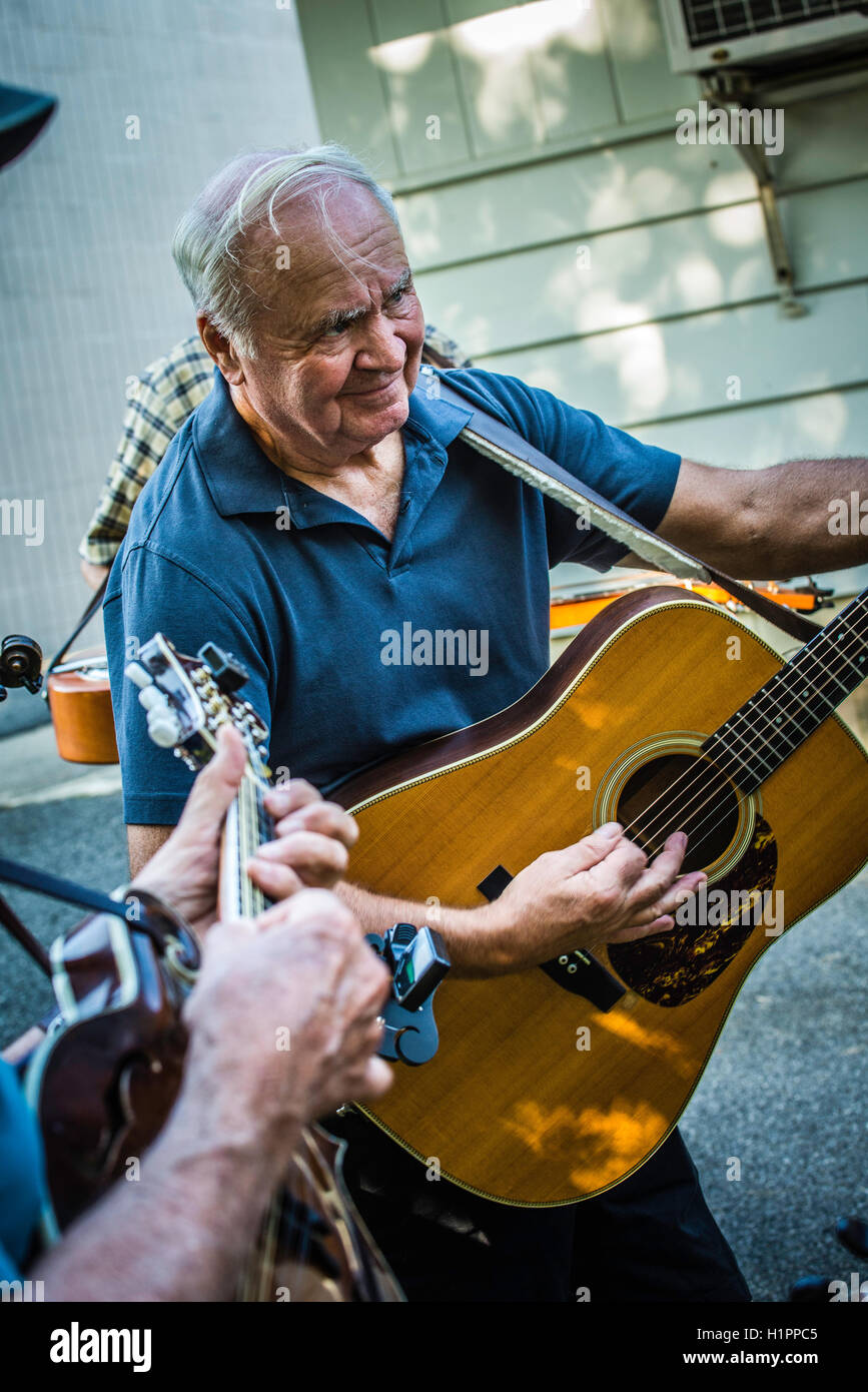 bluegrass-music-festival-musicians-stock-photo-alamy