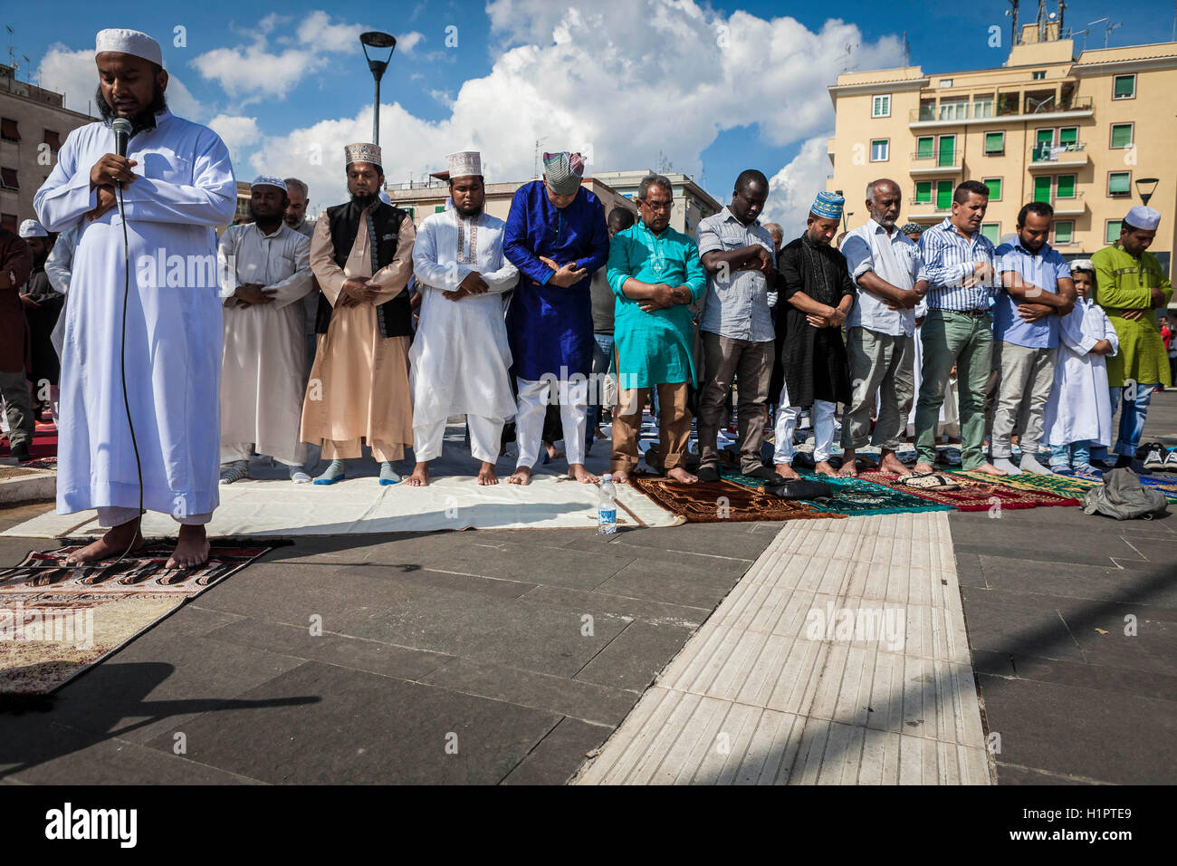 Muslim Rome Rome, Italy. 23rd Sep, 2016. The Muslim community take to streets to ...