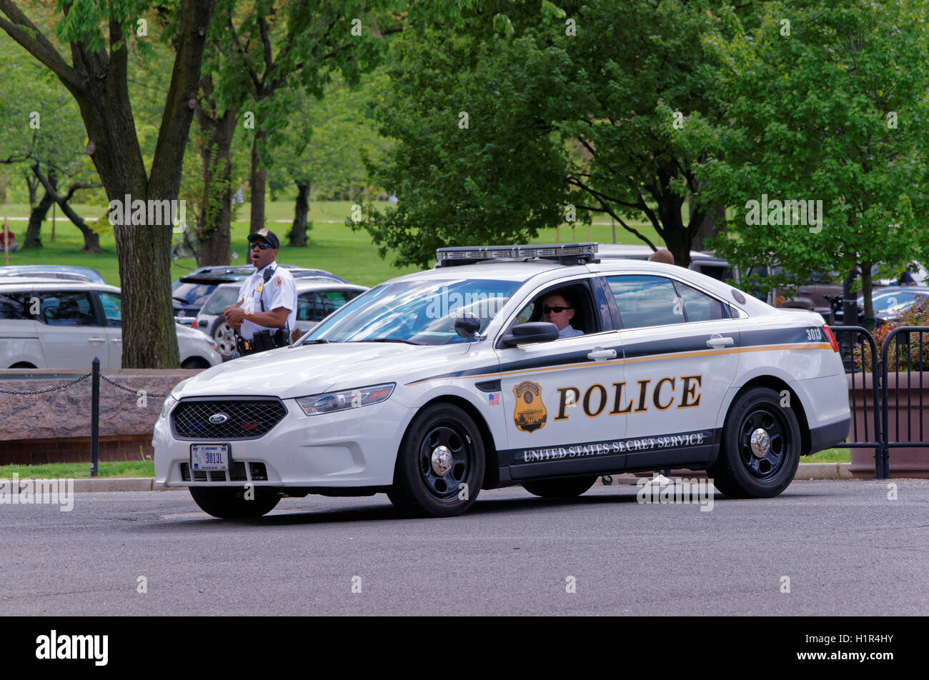 Texas ranger signing Blue Lives Matter custom car hood with signatures  honoring fallen on duty Police Officers. National Police week. Washington  DC Stock Photo - Alamy