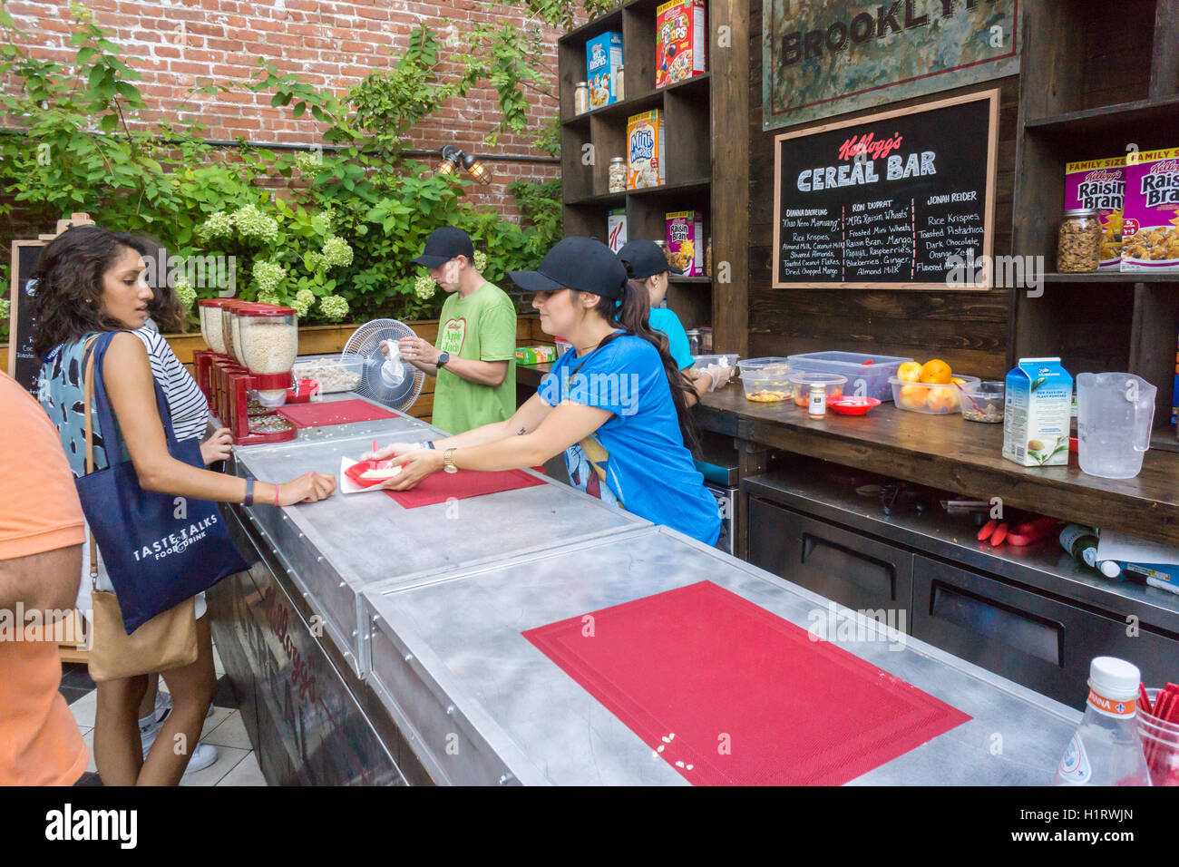 Kelloggs breakfast cereal hires stock photography and images Alamy