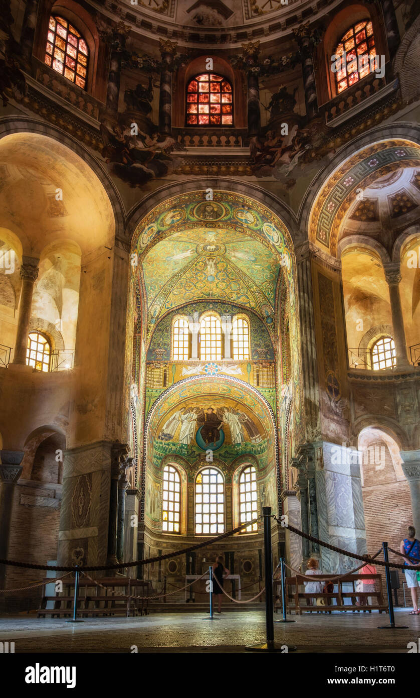 Ravenna, Ravenna Province, Italy.  Visitors admiring mosaics in San Vitale basilica.  The basilica was begun in the 6th century. Stock Photo