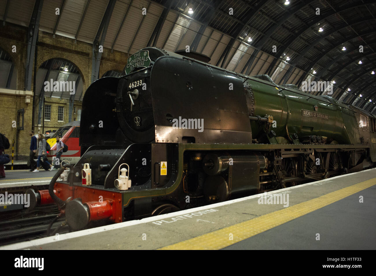 Steam train inside London Kings Cross Stock Photo Alamy