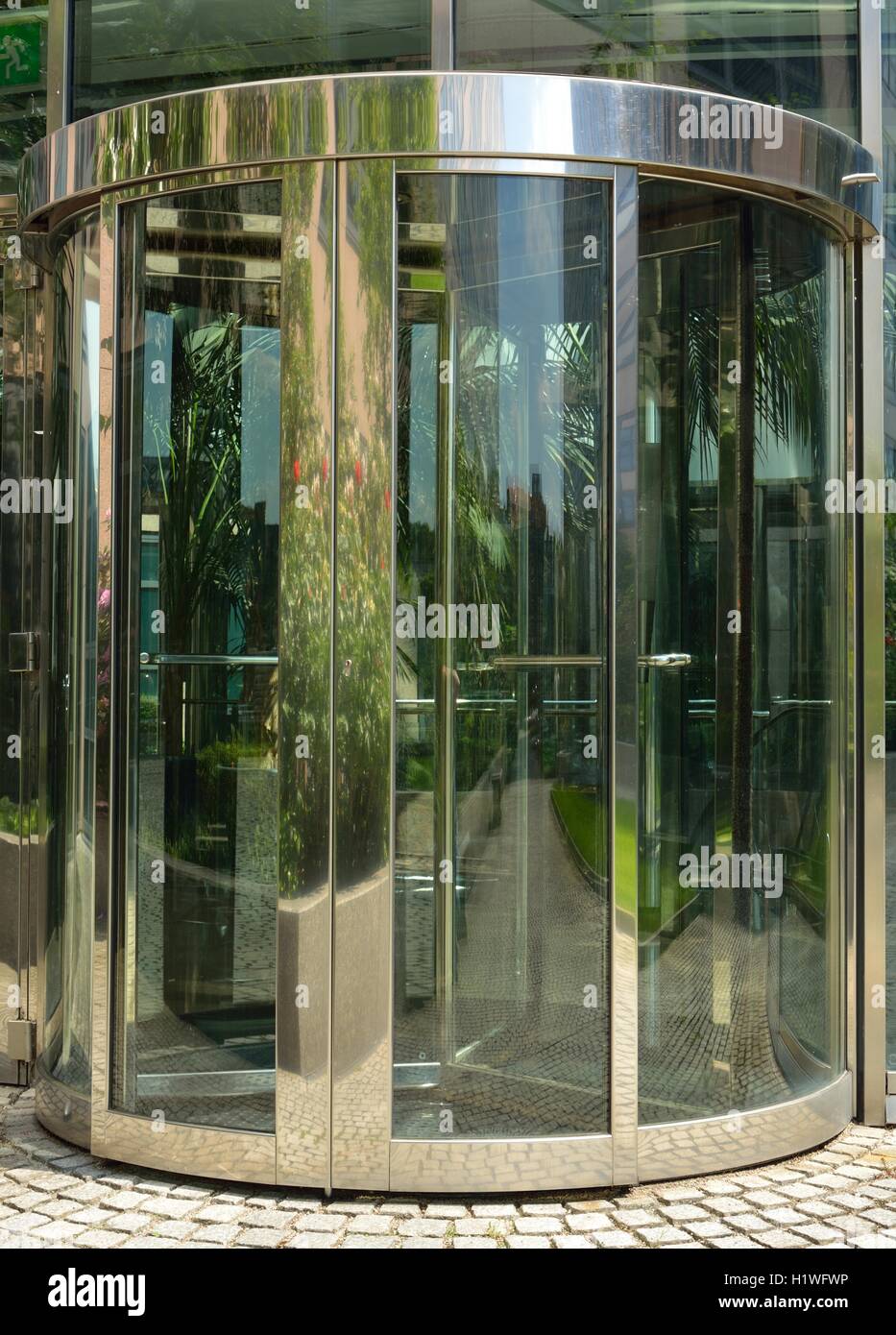 Entrance of glass building hi-res stock photography and images - Alamy