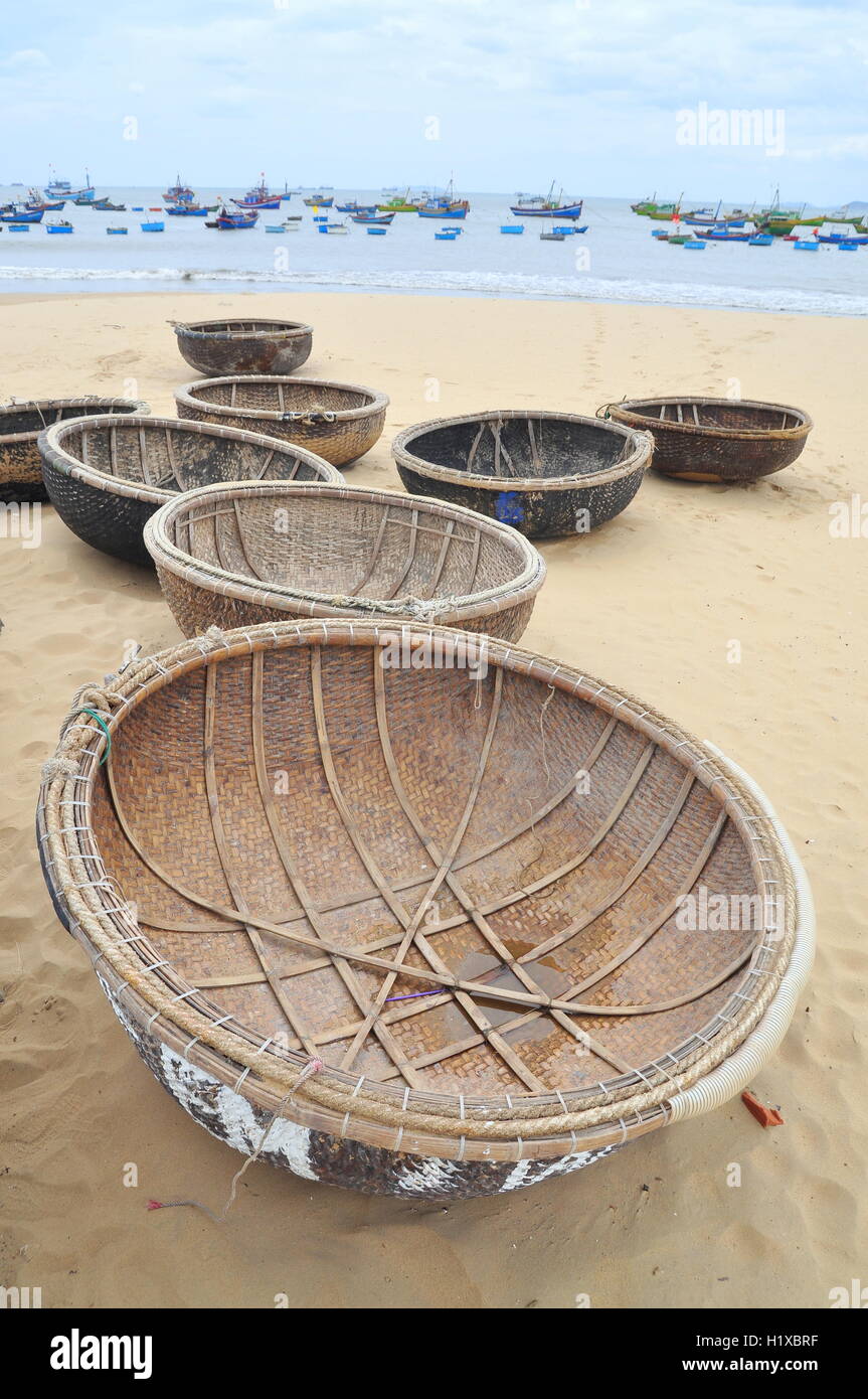 Basket boats are on the beach waiting for sailing Stock Photo Alamy