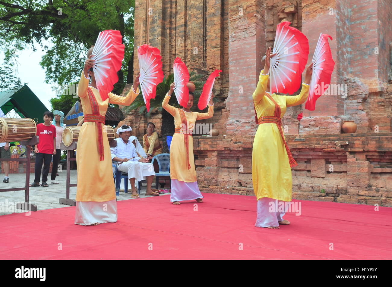 Nha Trang, Vietnam - July 11, 2015: Performing of a traditional folk dance of champa at the Ponagar temple in Nha Trang Stock Photo
