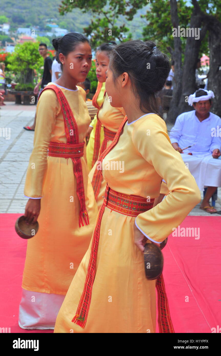 Nha Trang, Vietnam - July 11, 2015: Performing of a traditional folk dance of champa at the Ponagar temple in Nha Trang Stock Photo