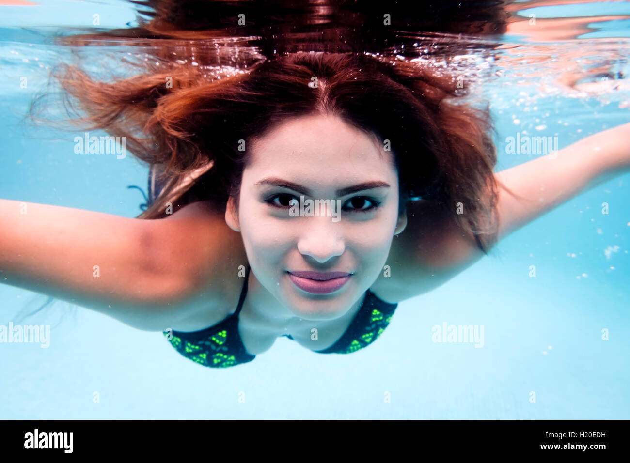 Portrait of smiling young woman underwater in a swimming pool Stock ...