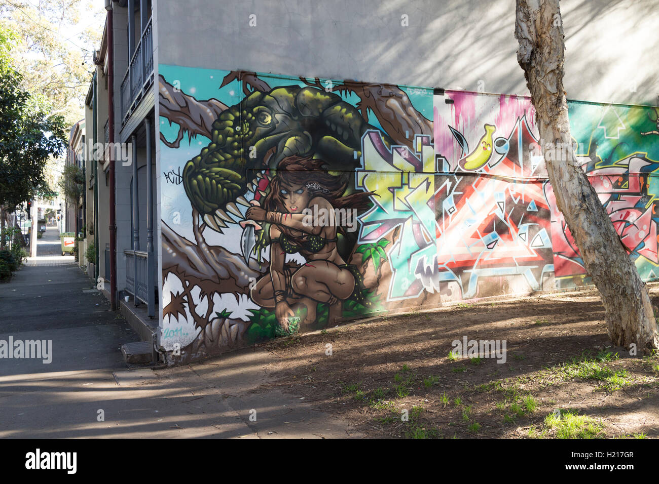 Large Graffiti Mural On Wall Of Terrace House Bourke Street Stock Photo Alamy