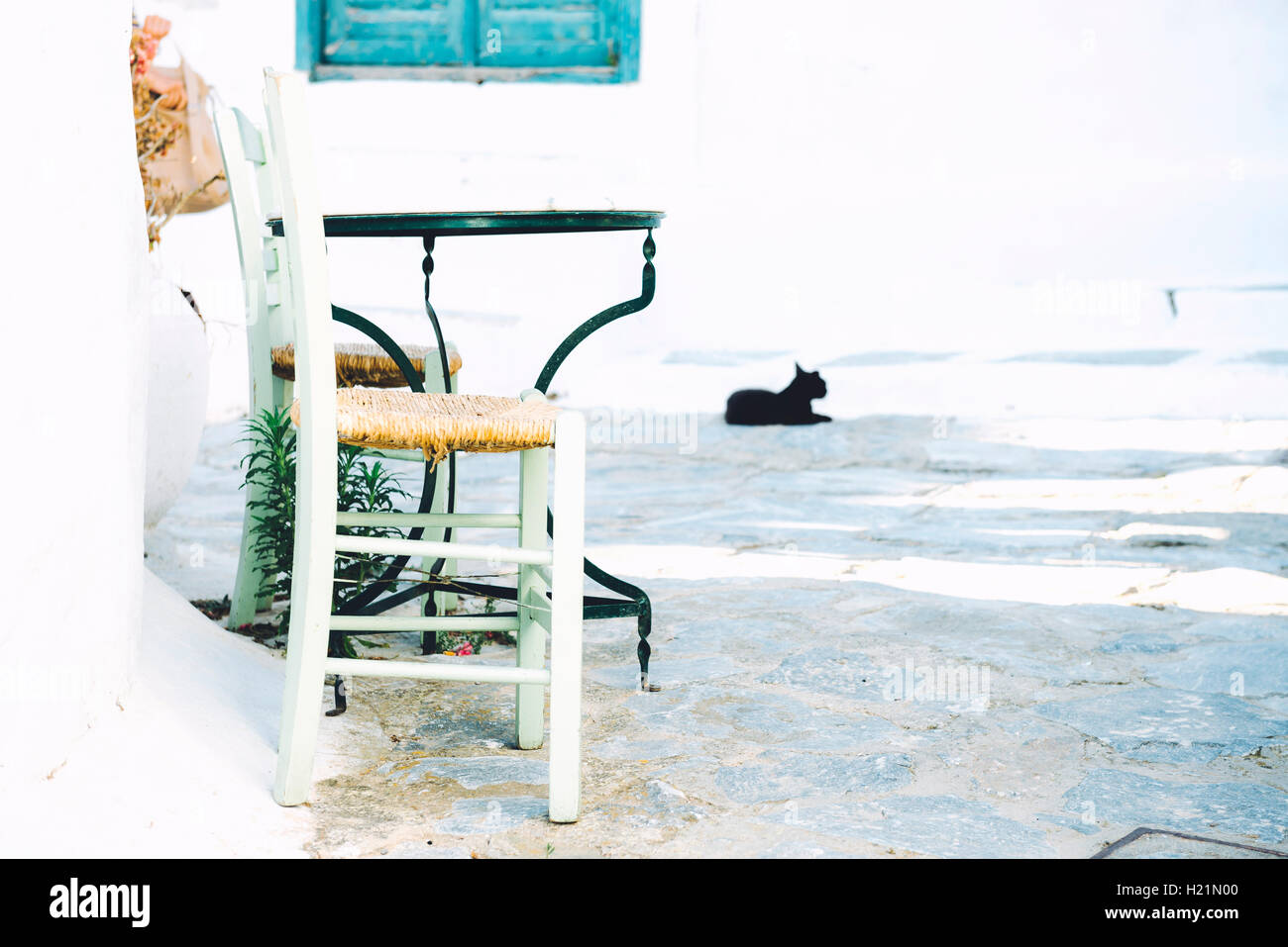 Greek, Cyclades, table and chairs Stock Photo - Alamy