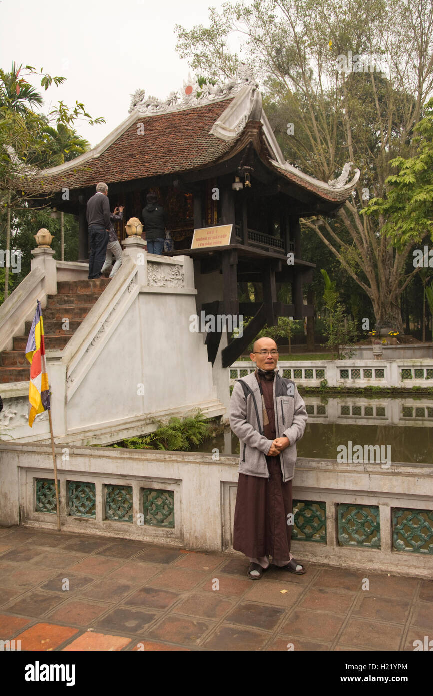 ASIA, Vietnam,  Hanoi (Ha Noi) Province, Hanoi, One Pillar Pagoda Buddhist Temple, one of Vietnam's most iconic temples & priest Stock Photo