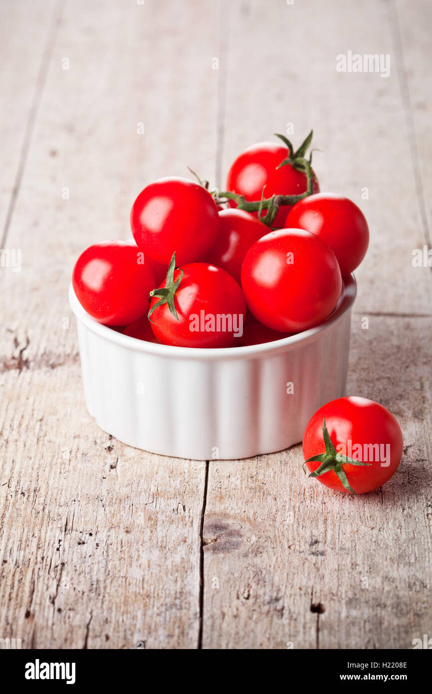 ripe tomatoes in bowl Stock Photo - Alamy