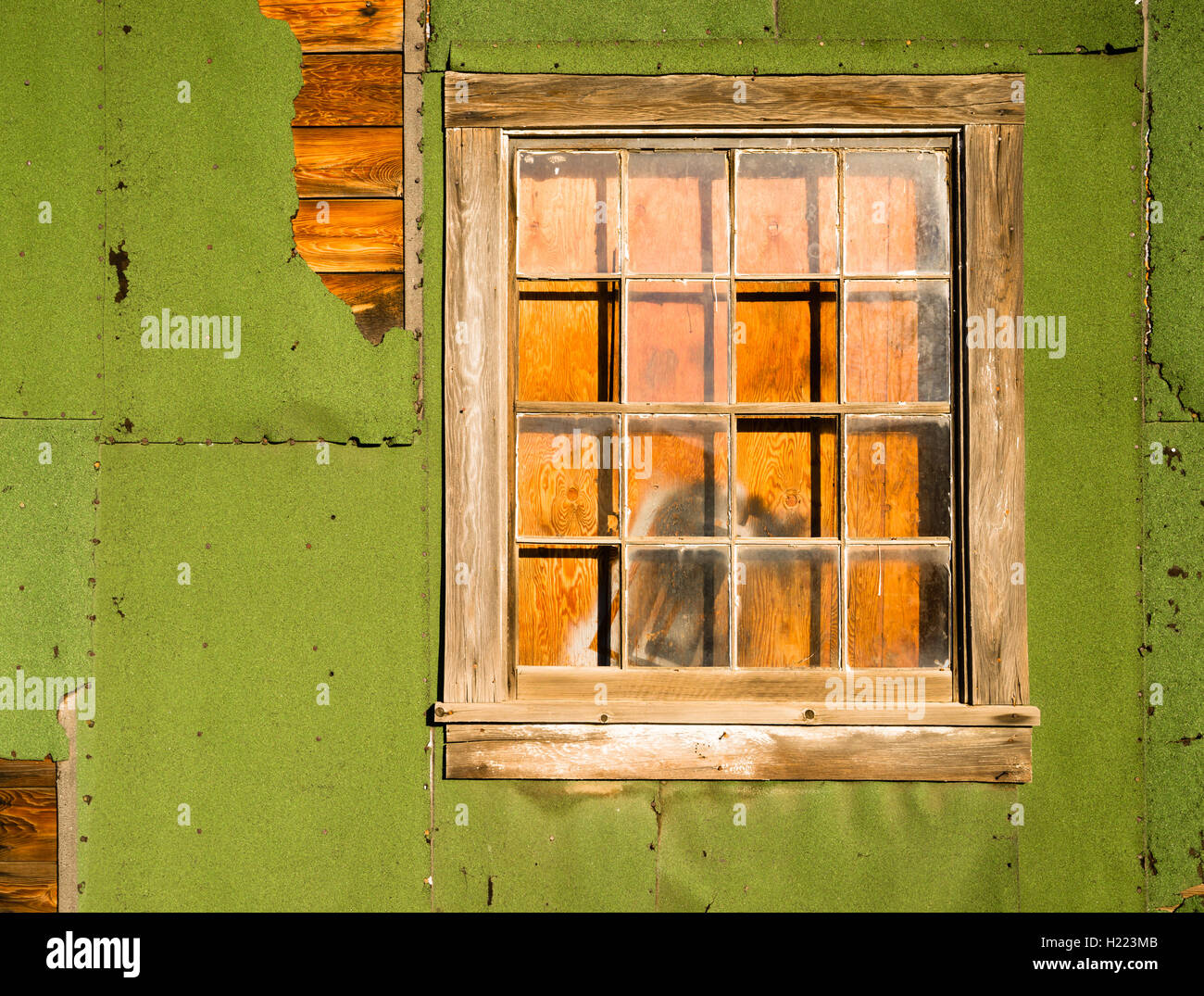 Run Down Ruin Boarded Up House Plywood Window Panes Stock Photo Alamy