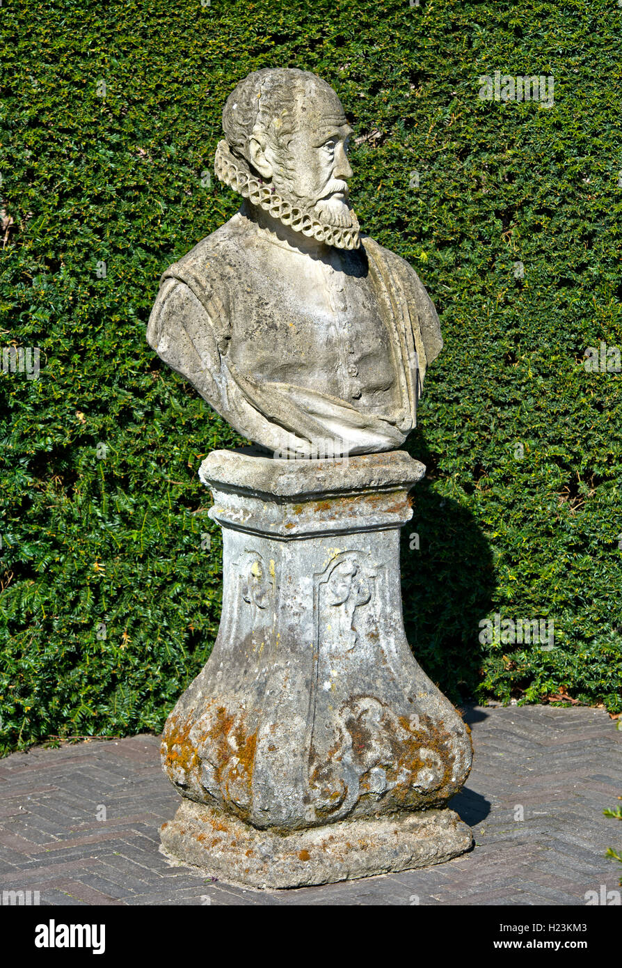 Büste von Charles de l'Écluse or Carolus Clusius, Gartenanlage