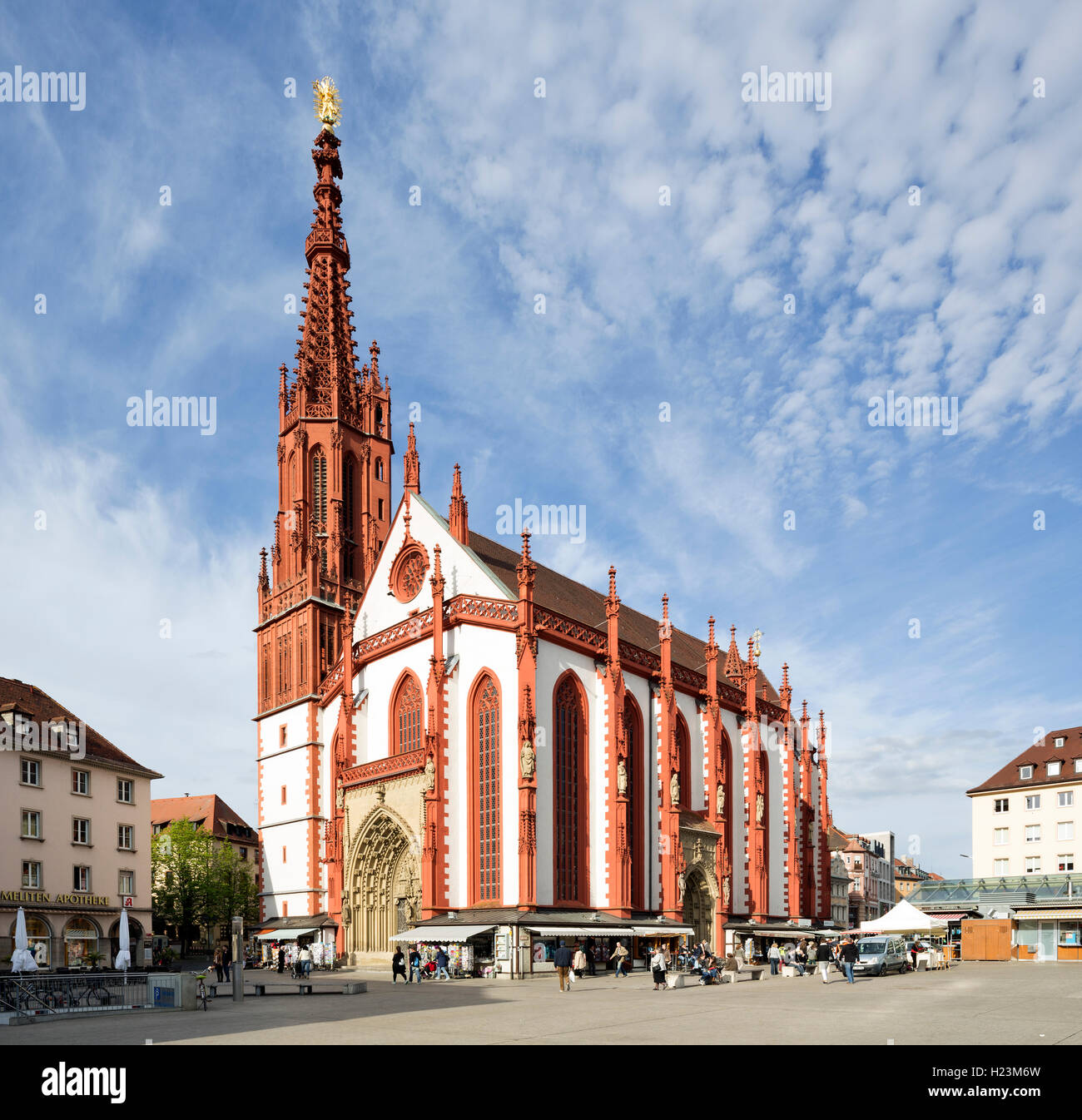 Mit dem Bau der Marienkapelle am Marktplatz in der Würzburger Innenstadt wurde 1377 begonnen. Es folgten mehrere Umbauten. Stock Photo