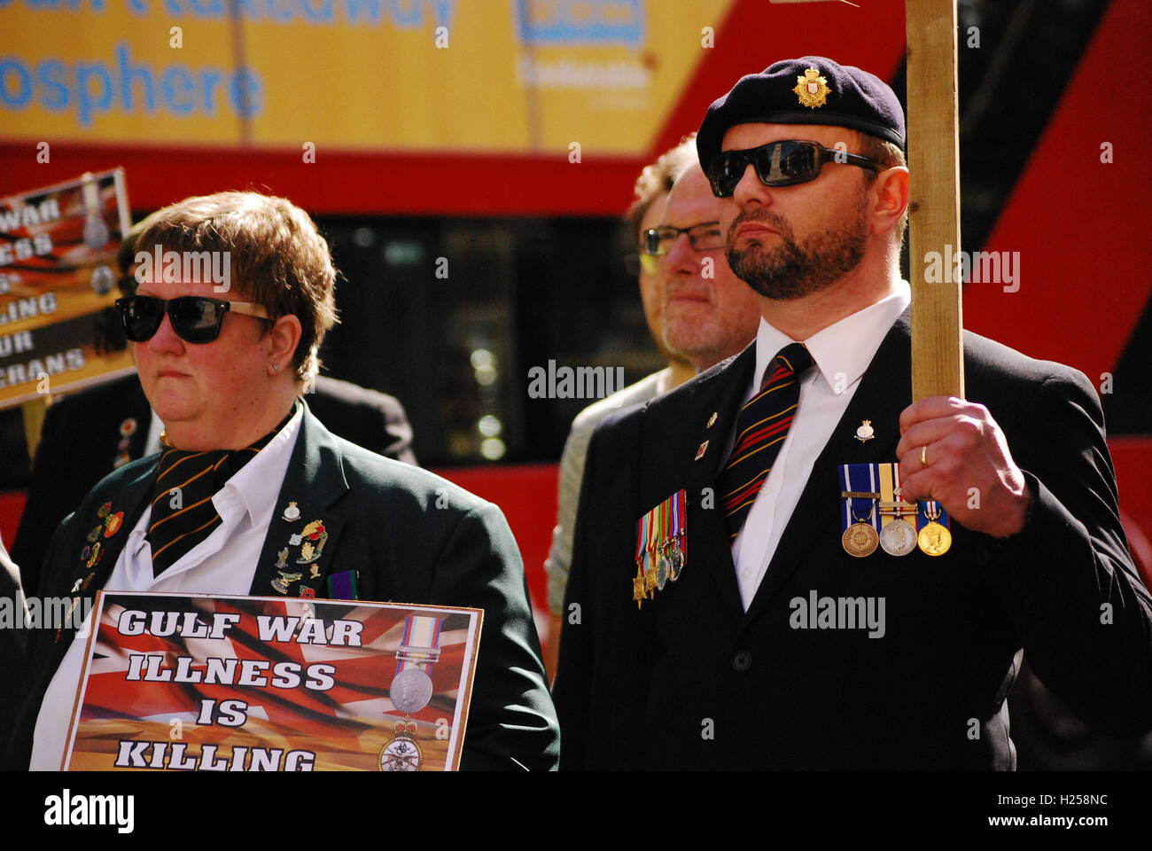 First gulf war veterans , laid wreath on white hall cenotaph Stock Photo