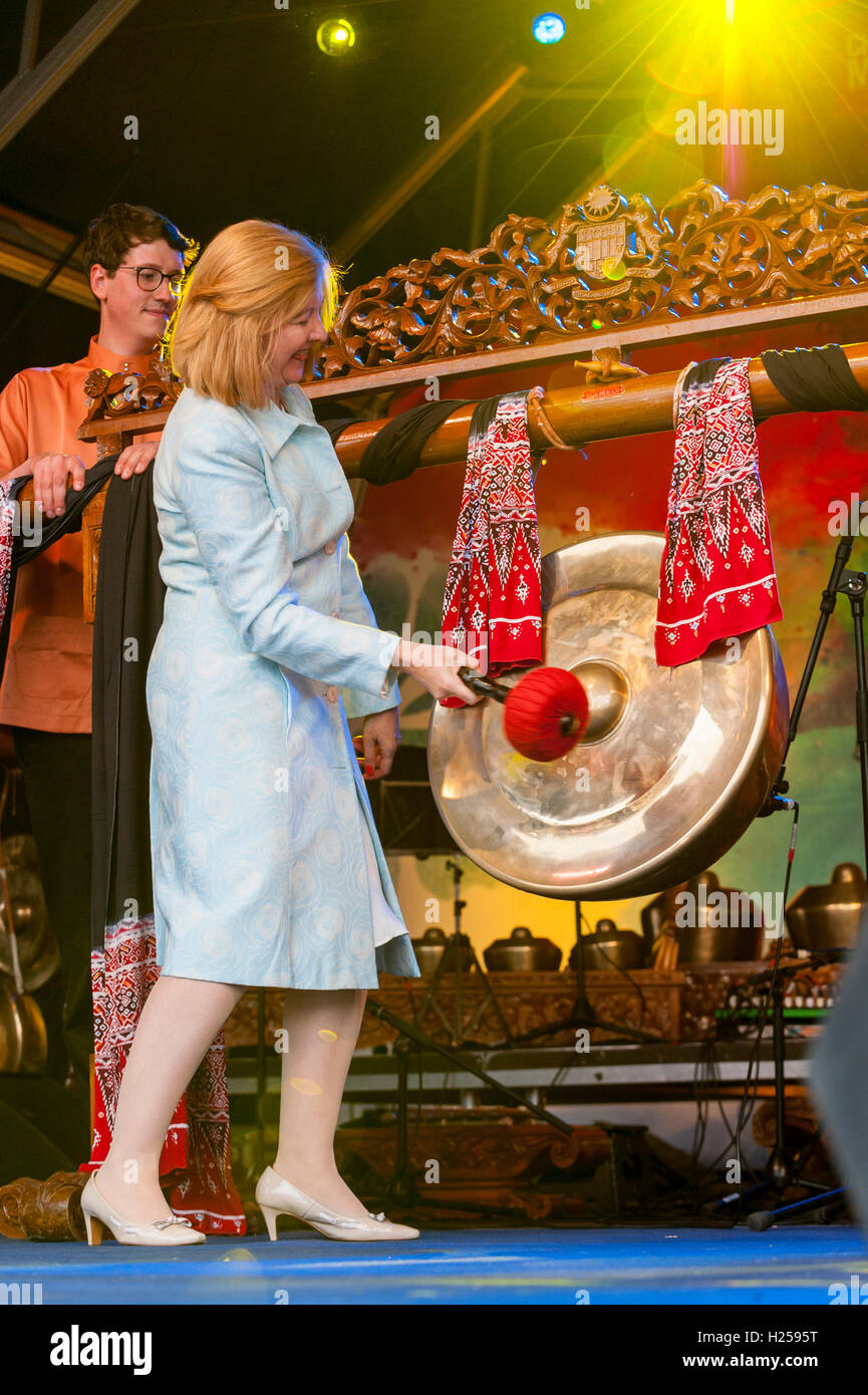 London, UK.  24 September 2016.  Lady Victoria Borwick, MP for Kensington, bangs a traditional gong at Malaysia Fest taking place in Trafalgar Square.  The event showcases the country's food, culture, fashion, business and tourism as well as promoting the country's business opportunities with the UK. Credit:  Stephen Chung / Alamy Live News Stock Photo