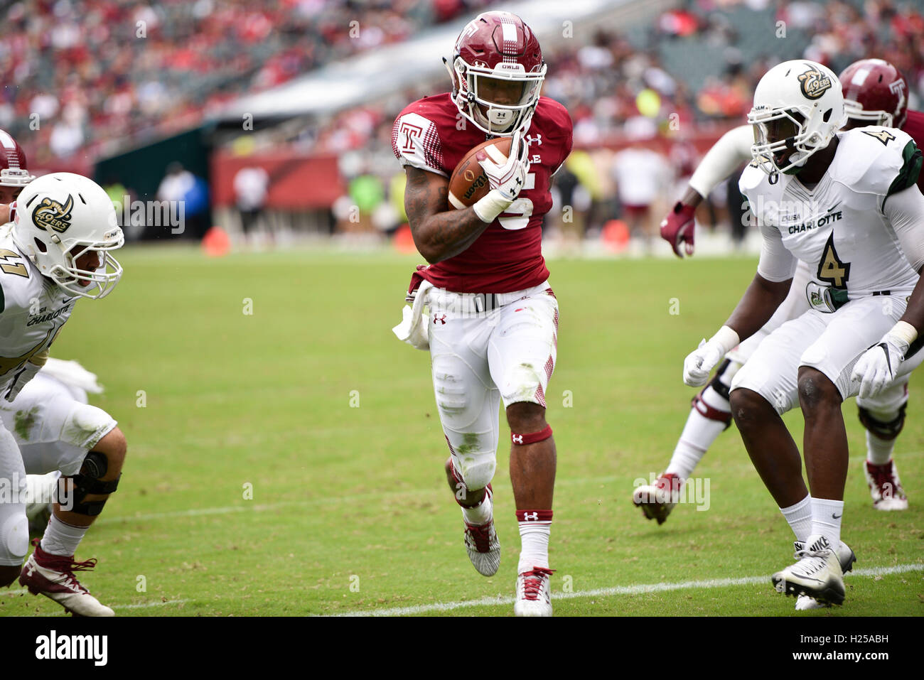 Philadelphia, Pennsylvania, USA. 24th Sep, 2016. Temple's RB, JAHAD THOMAS, (5) in action against Charlotte during the football game played at Lincoln Financial Field in Philadelphia © Ricky Fitchett/ZUMA Wire/Alamy Live News Stock Photo