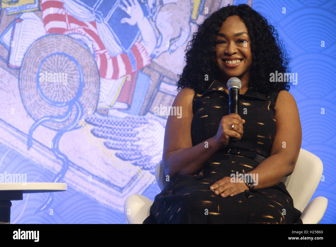 Washington, District of Columbia, USA. 24th Sep, 2016. Shonda Rhimes, writer and television producer, speaking on the Main Stage of the 2016 Library of Congress National Book Festival. © Evan Golub/ZUMA Wire/Alamy Live News Stock Photo