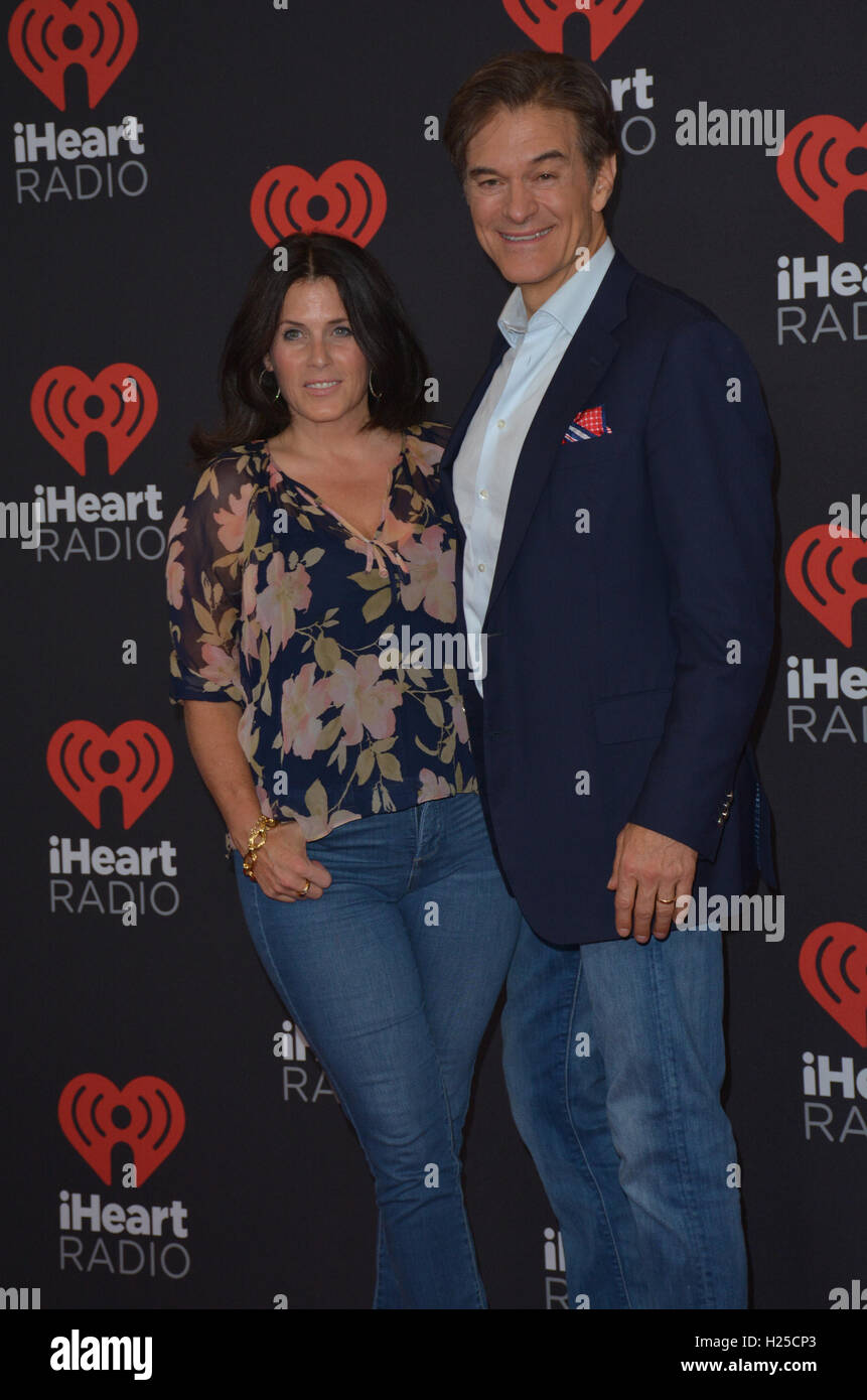 Dr oz wife lisa oz hi-res stock photography and images - Alamy