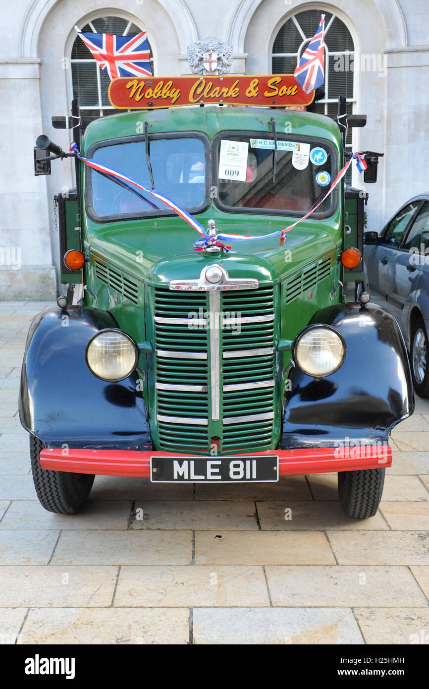 London, UK. 25th September, 2016. A vintage Bedford truck on display at the Pearly Kings and Queens Harvest Festival, Guildhall Yard, London where the Pearlies, together with some of the Aldermen of the City of London celebrated the traditional harvest festival.  The tradition of the Pearly Kings and Queens was started in the 19th century by Henry Croft, an orphan who worked as a street sweeper in the market of Somers Town, London. Credit:  Michael Preston/Alamy Live News Stock Photo