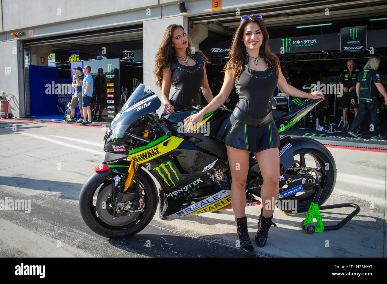 Motorland Aragon, Alcaniz, Spain. 25th Sep, 2016. MotoGP Grand Prix of  Aragon. Race Day. Monster umbrella girls. Credit: Action Plus Sports/Alamy  Live News Stock Photo - Alamy