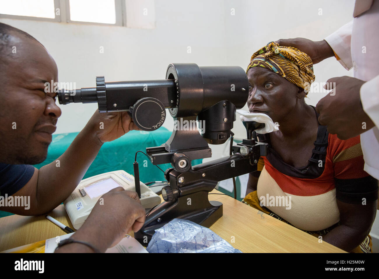 Ribaue Hospital, Ribaue,  Nampula Province, Mozambique, August 2015: Maria Albino has her eyes checked and measured on arrival at Ribaue Hospital in preparation for for her first cataract operation to restore her sight.  Photo by Mike Goldwater Stock Photo