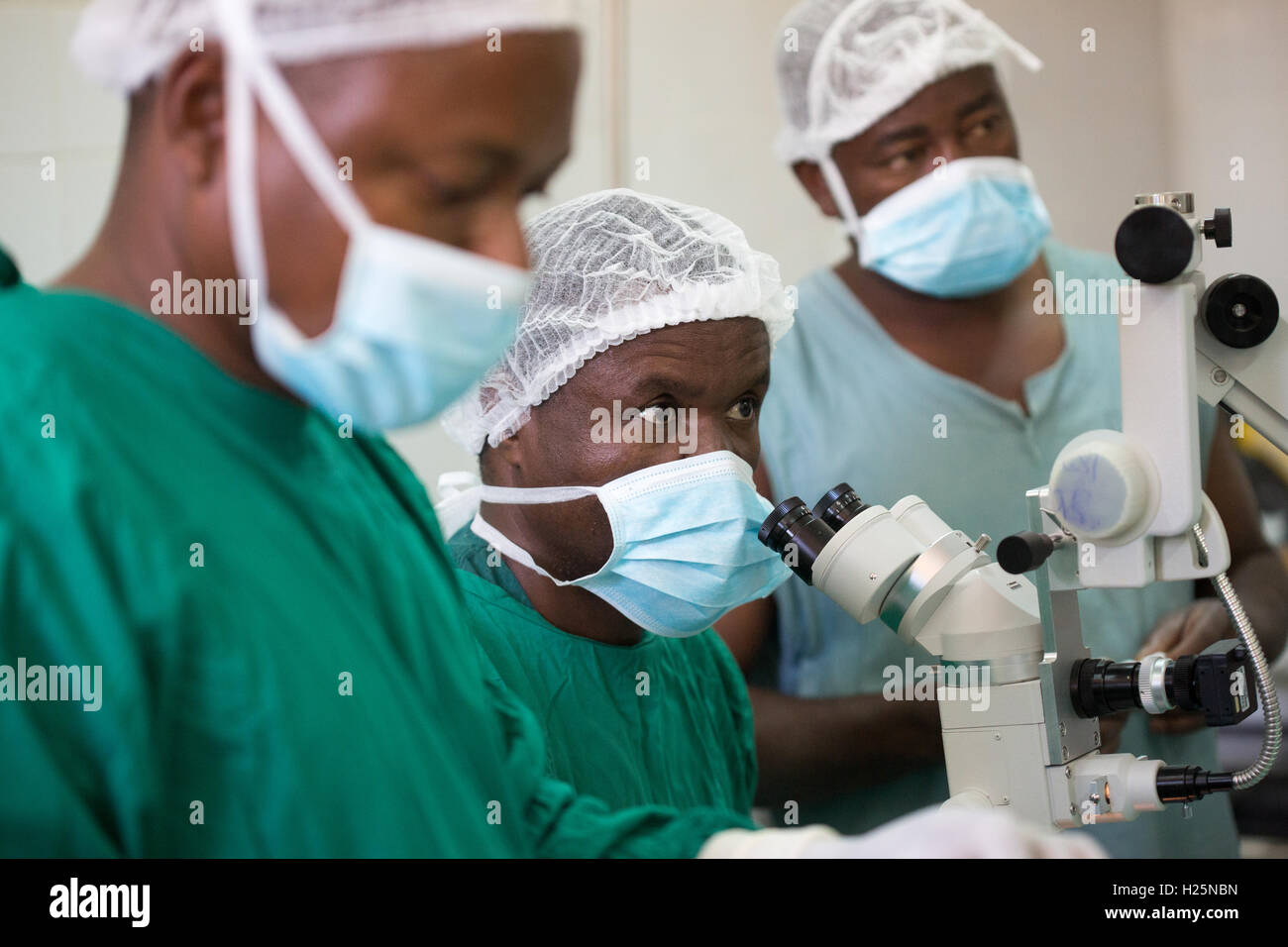 Ribaue Hospital, Ribaue,  Nampula Province, Mozambique, August 2015.  Ophthamologist Dr Anselmo Vilanculo and his team in the operating theatre perform cataract surgery.   Photo by Mike Goldwater Stock Photo