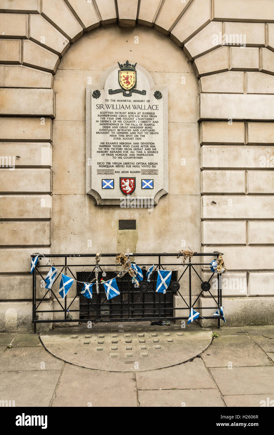 Sir William Wallace (Braveheart) memorial outside St. Barts Hospital in Smithfield, central London, UK Stock Photo